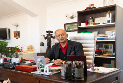 Dr. Iqbal Lambat